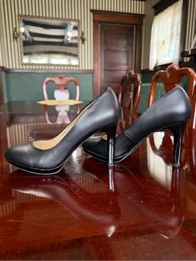 Bandolino Classic Black Women’s High Heel Pumps